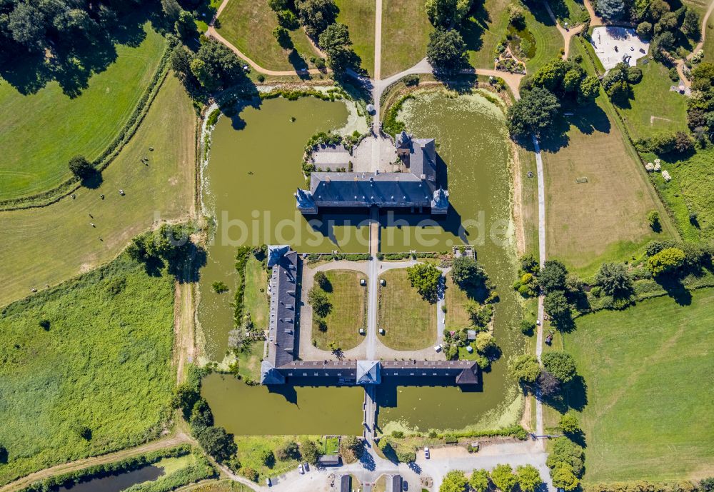 Senkrecht-Luftbild Lembeck - Senkrechtluftbild Wassergraben mit Wasserschloß Schloss in Lembeck im Bundesland Nordrhein-Westfalen, Deutschland