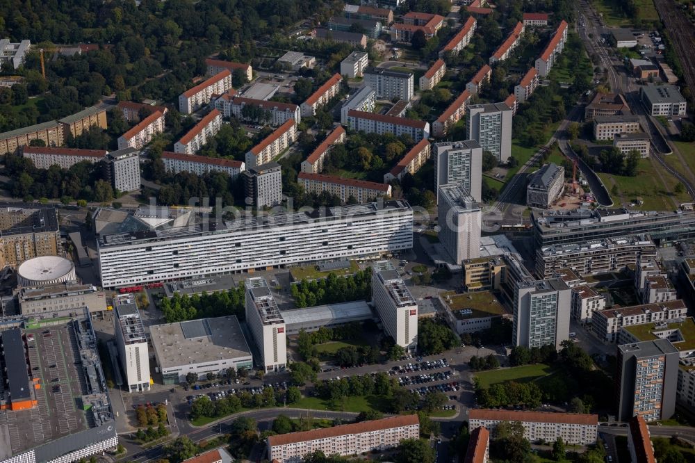 Senkrecht-Luftbild Dresden - Wohngebiet einer Mehrfamilienhaussiedlung an der Prager Straße in Dresden im Bundesland Sachsen